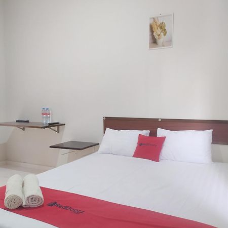 Reddoorz Syariah Near Stasiun Purwokerto Hotel Exterior foto