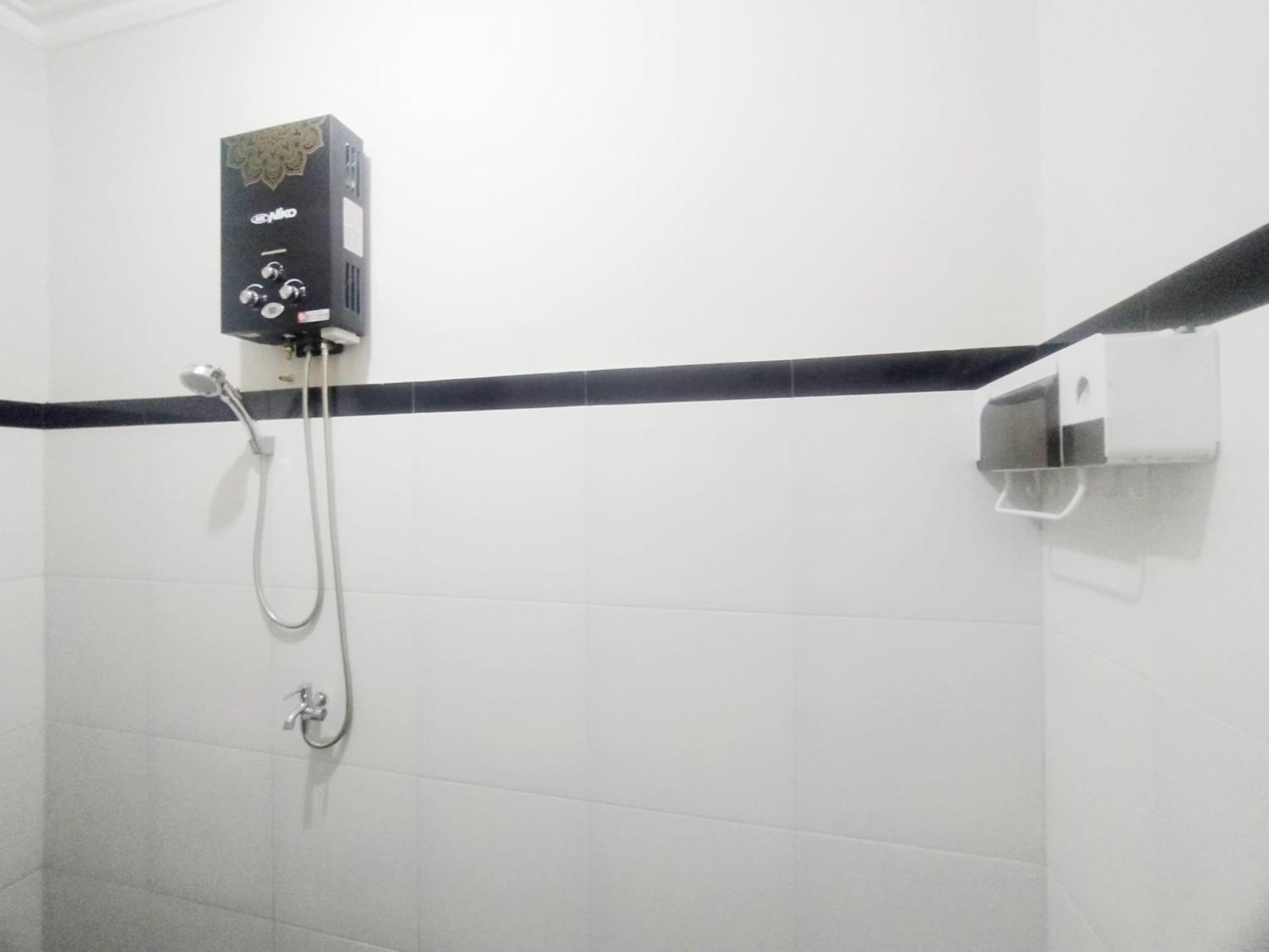 Reddoorz Syariah Near Stasiun Purwokerto Hotel Exterior foto
