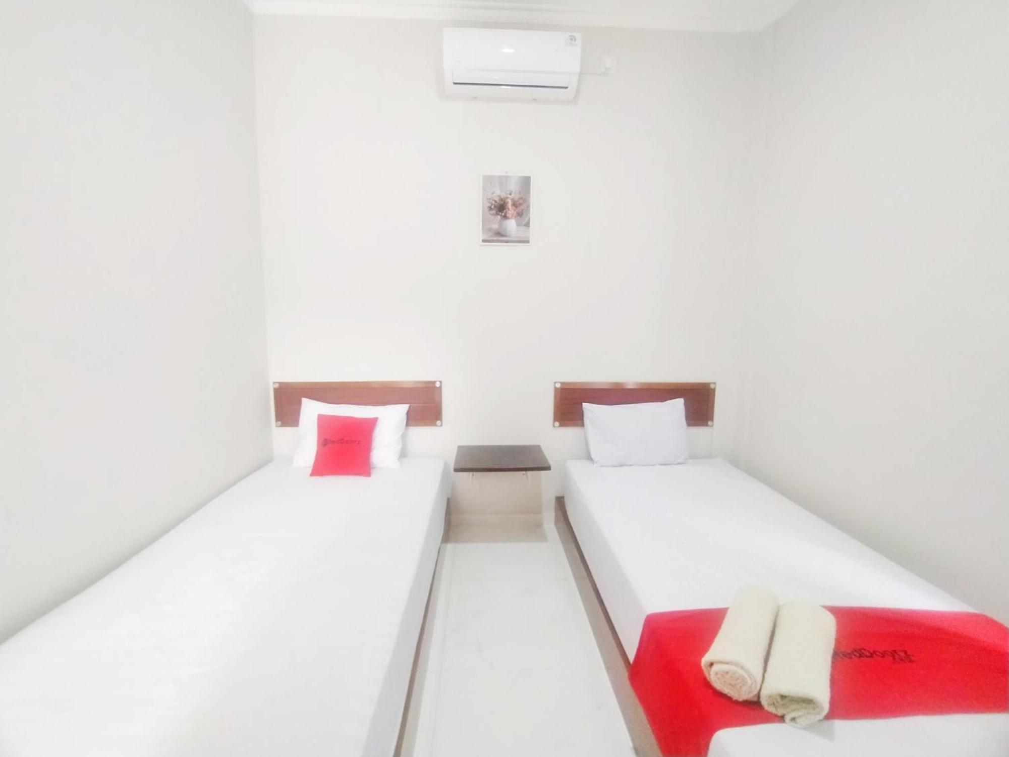 Reddoorz Syariah Near Stasiun Purwokerto Hotel Exterior foto
