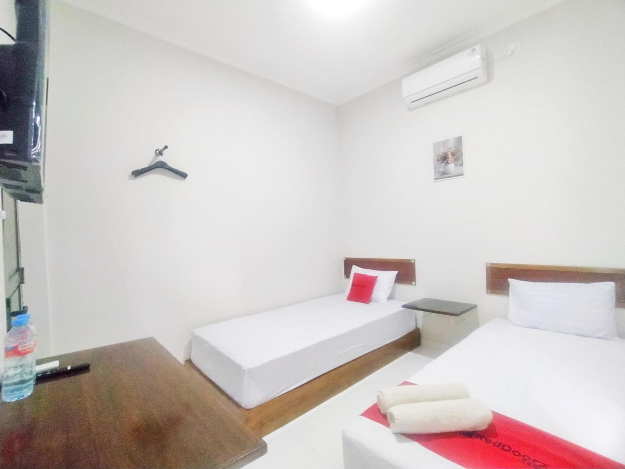 Reddoorz Syariah Near Stasiun Purwokerto Hotel Exterior foto