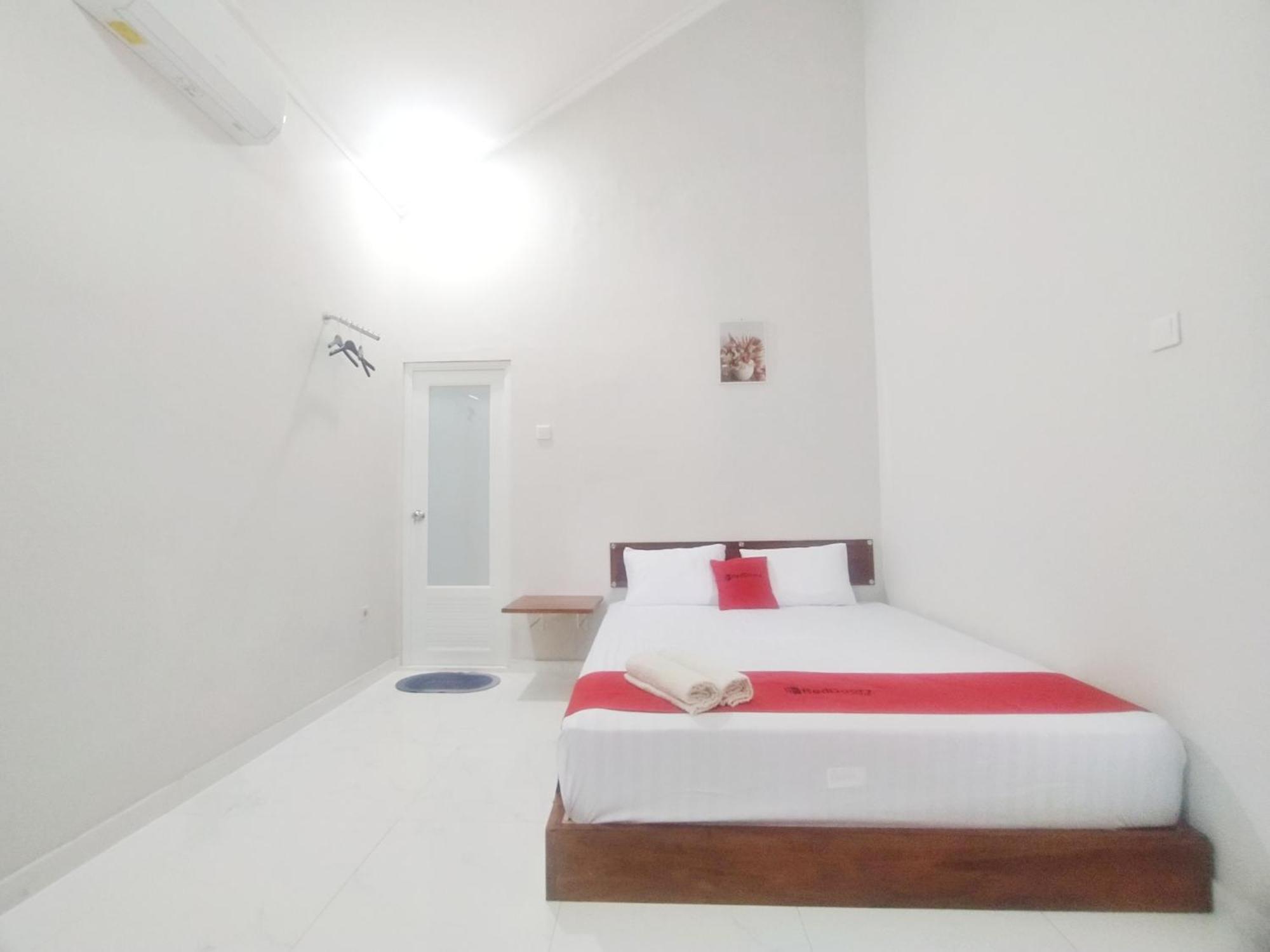 Reddoorz Syariah Near Stasiun Purwokerto Hotel Exterior foto
